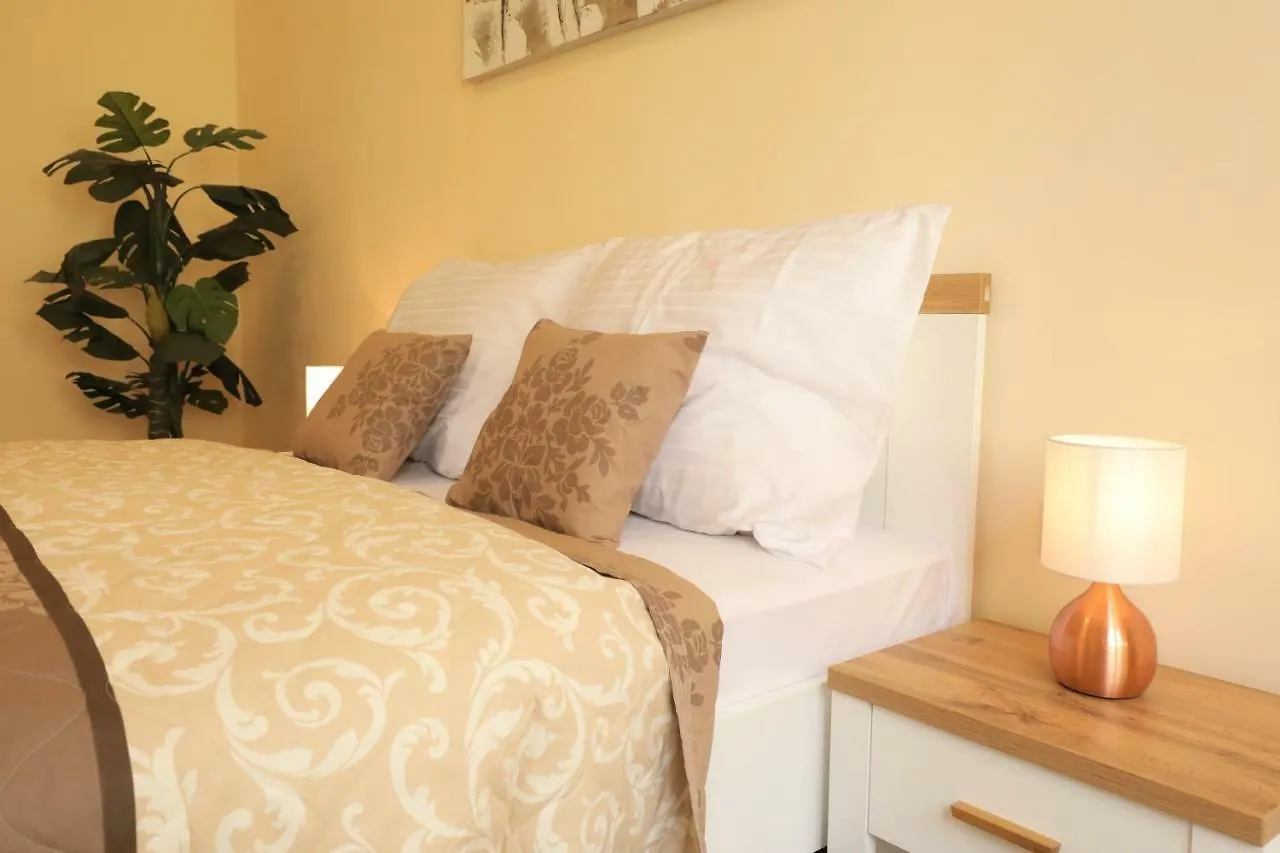 Aphrodite Aparthotel Карловы Вары