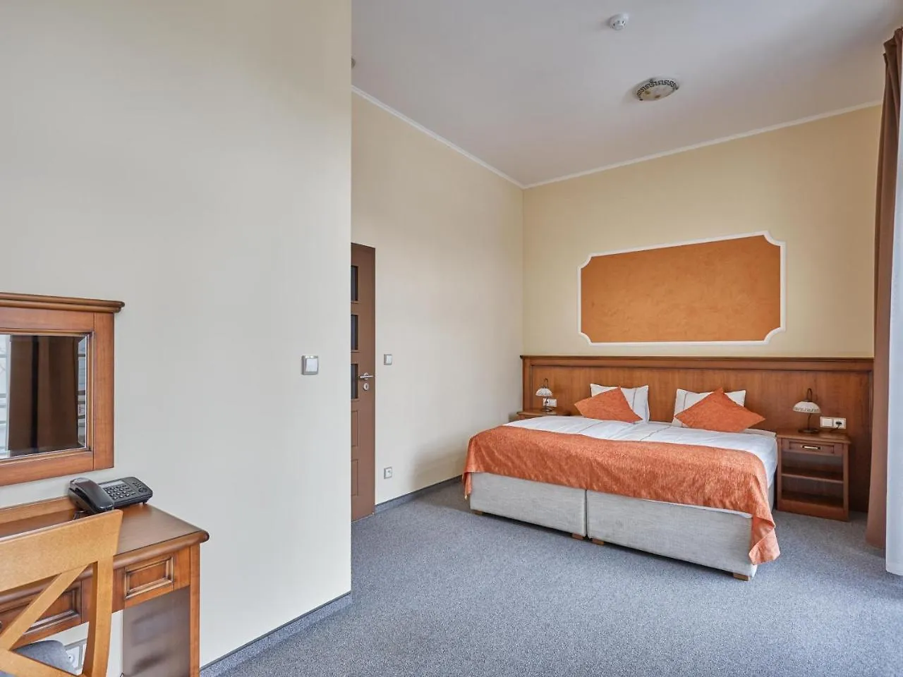 Akropolis Apart Hotel Карловы Вары Апарт-отель
