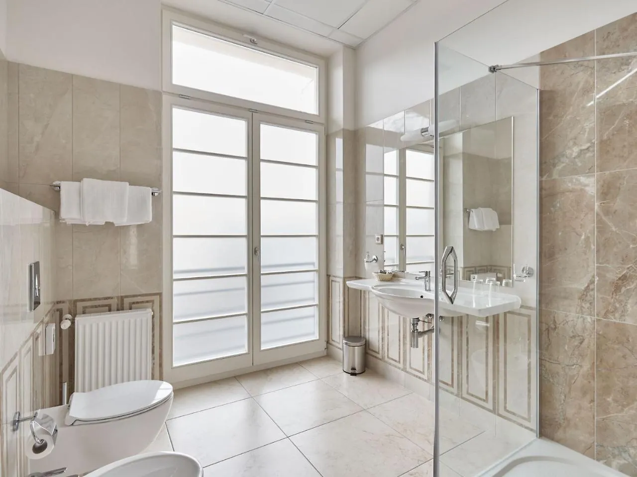 Akropolis Apart Hotel Карловы Вары