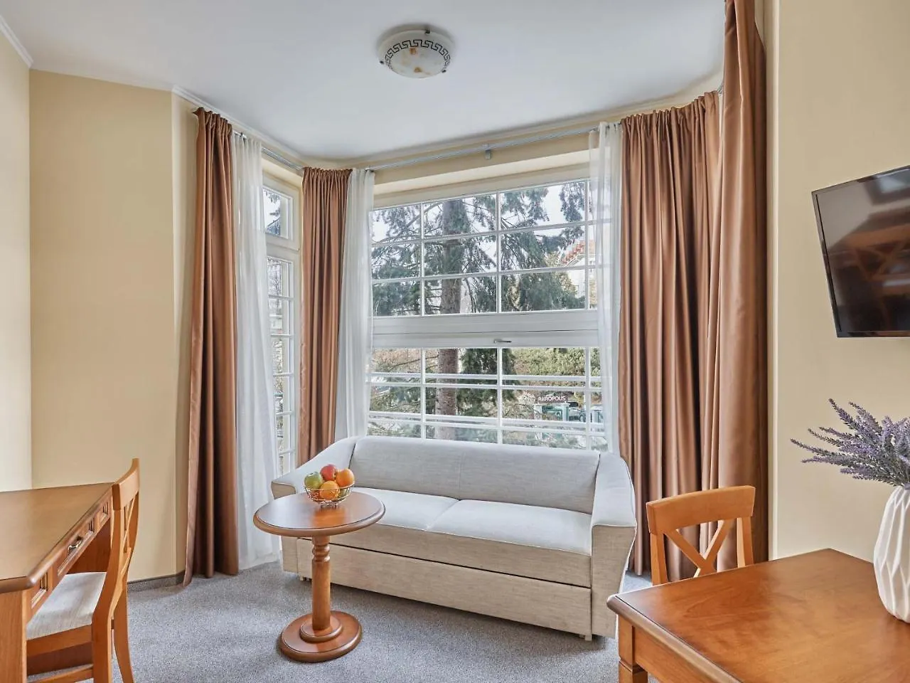 Akropolis Apart Hotel Karlowe Wary 4*,