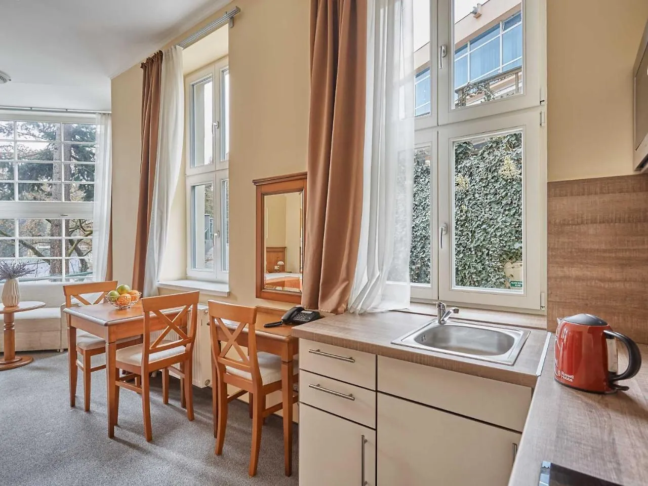 Akropolis Apart Hotel Карловы Вары Апарт-отель