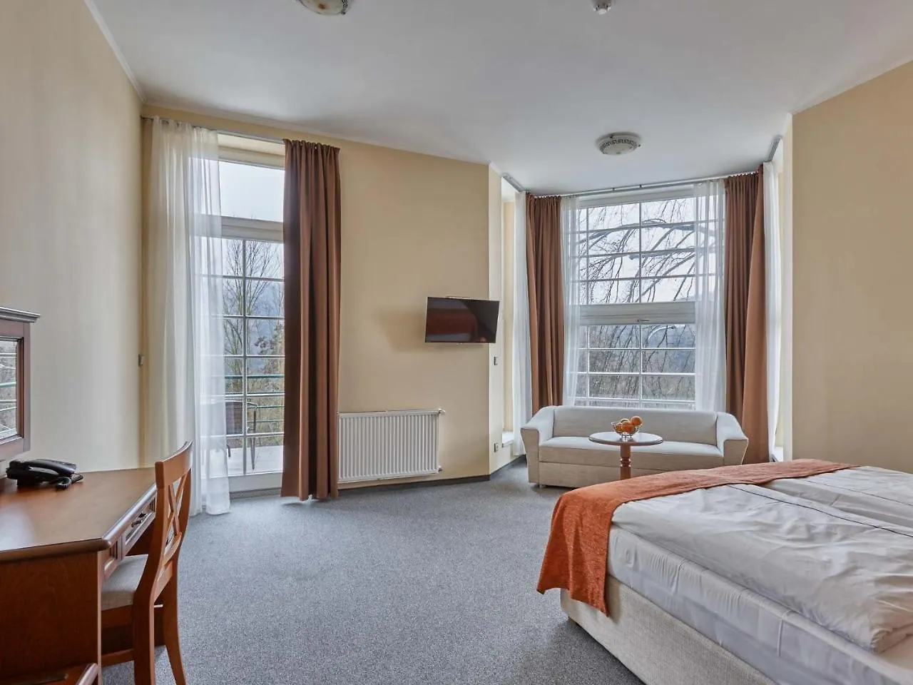 Akropolis Apart Hotel Karlsbad 4*,