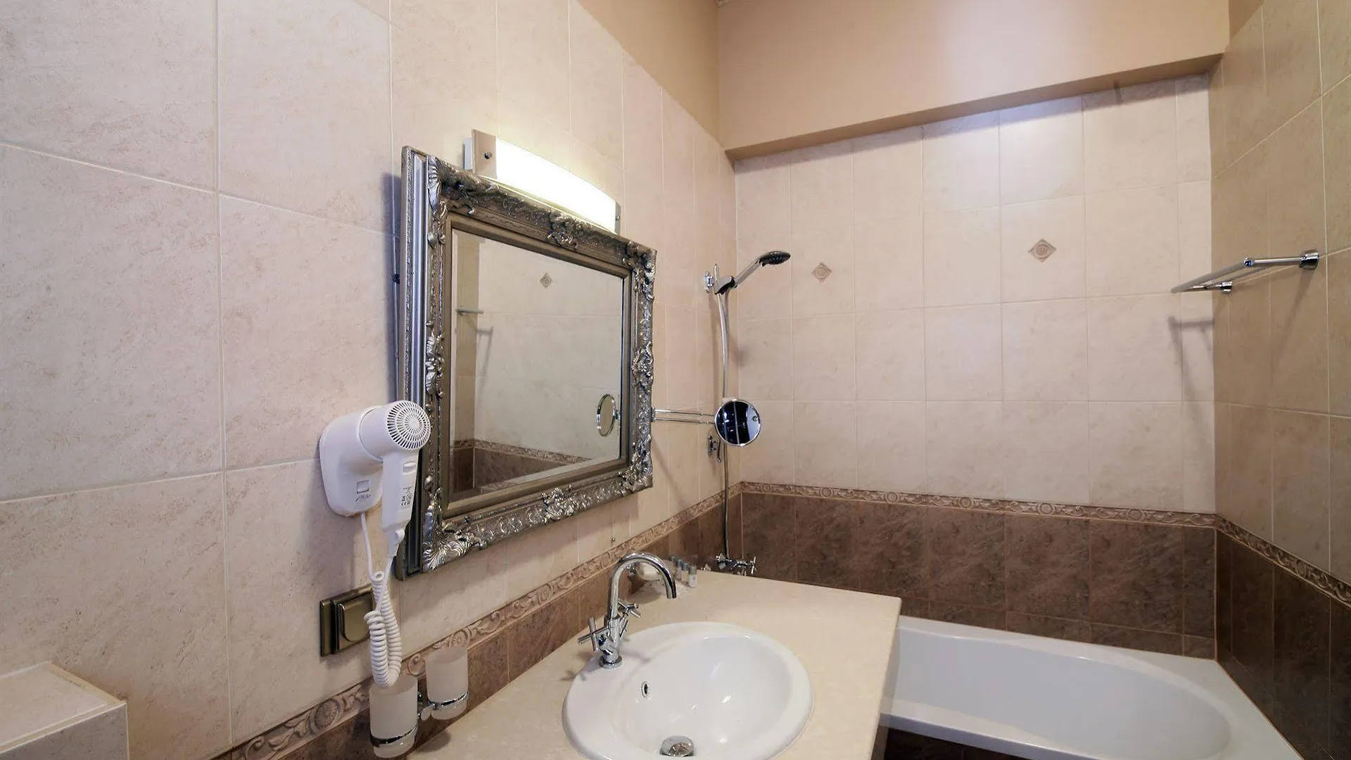 Alisa Hotel Karlovy Vary 4*,