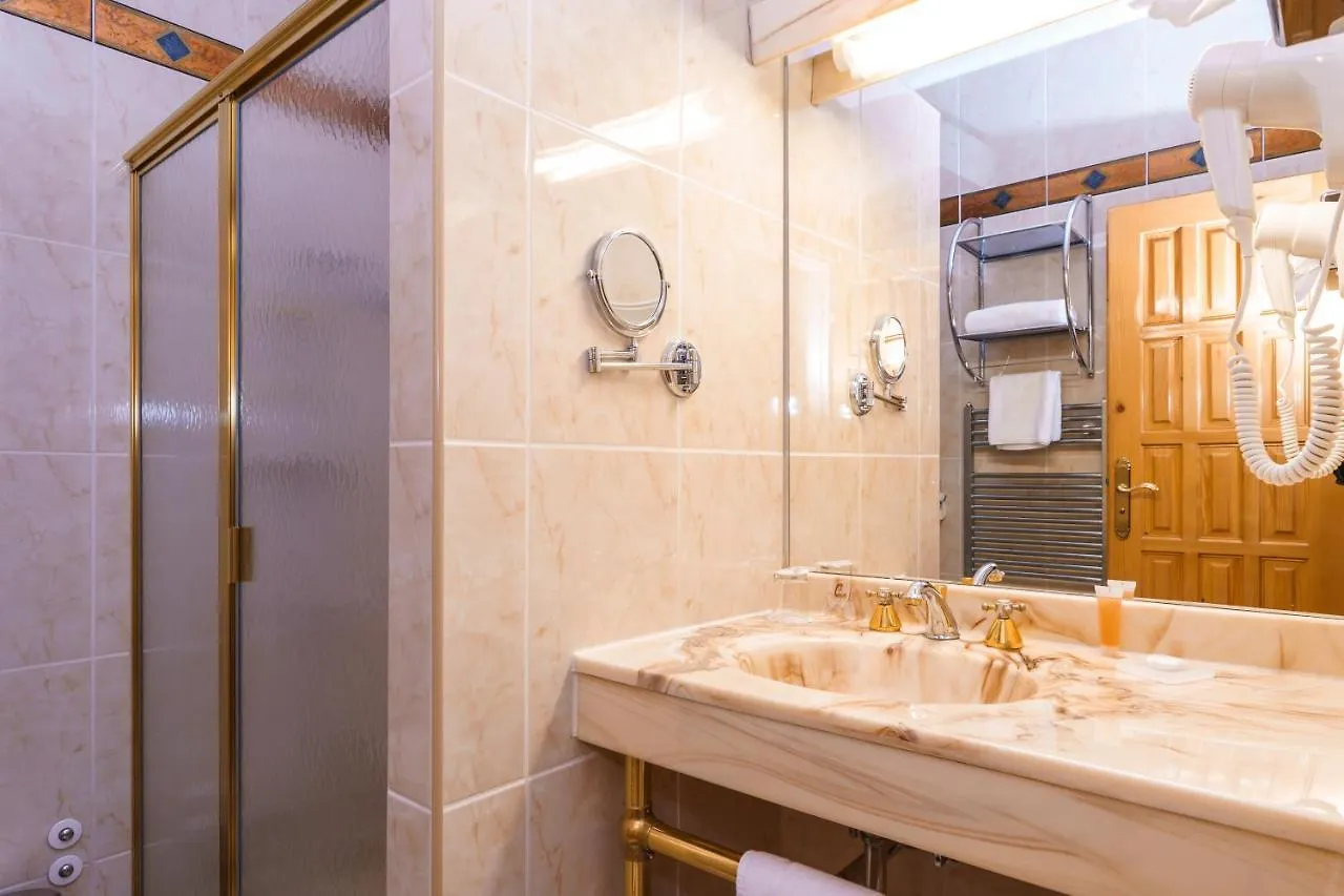 Spa Hotel Anglicky Dvur Karlsbad 4*,