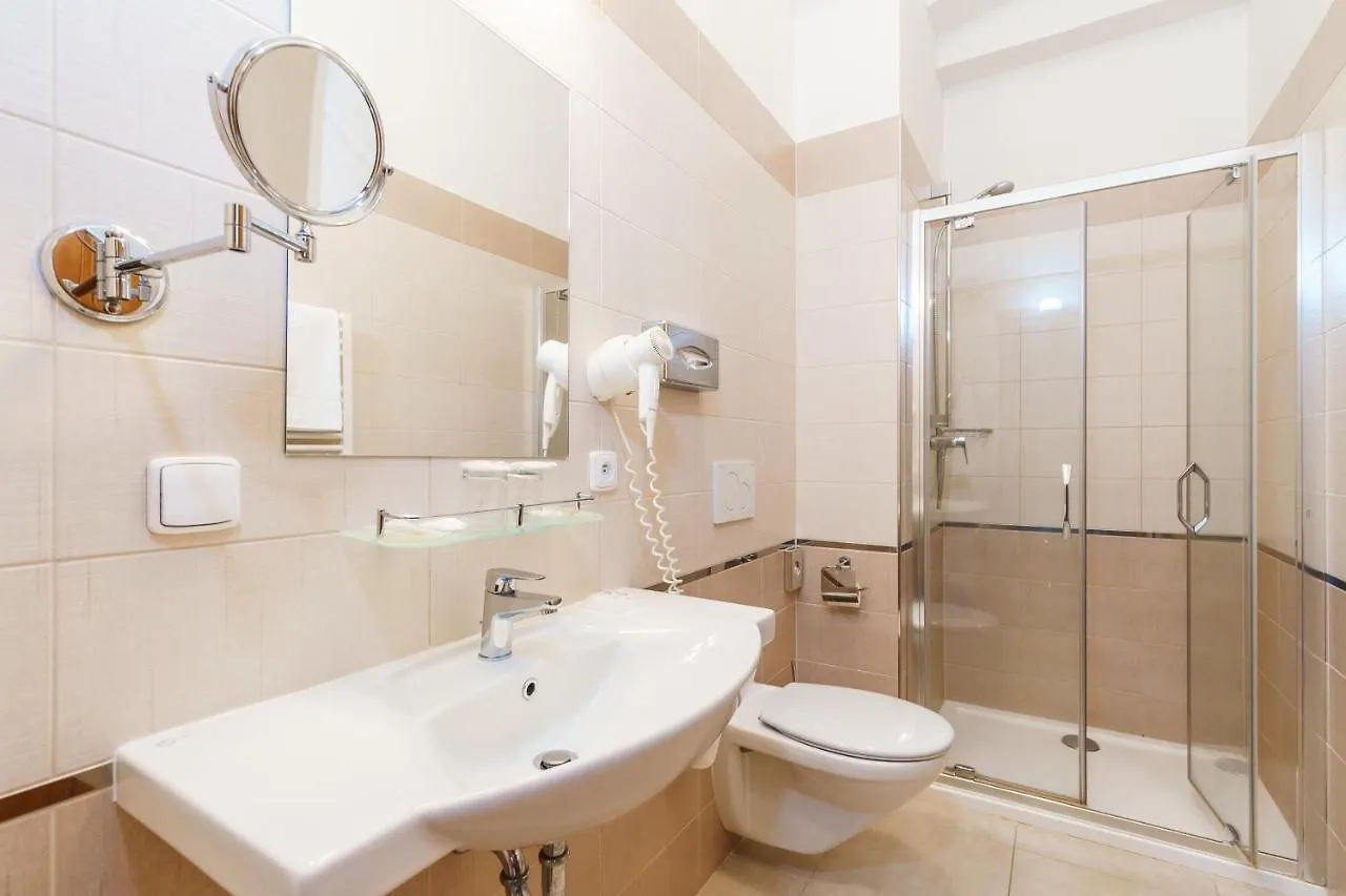 Spa Hotel Anglicky Dvur Karlsbad 4*,