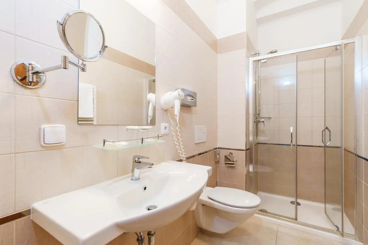 Spa Hotel Anglicky Dvur Karlovy Vary 4*,