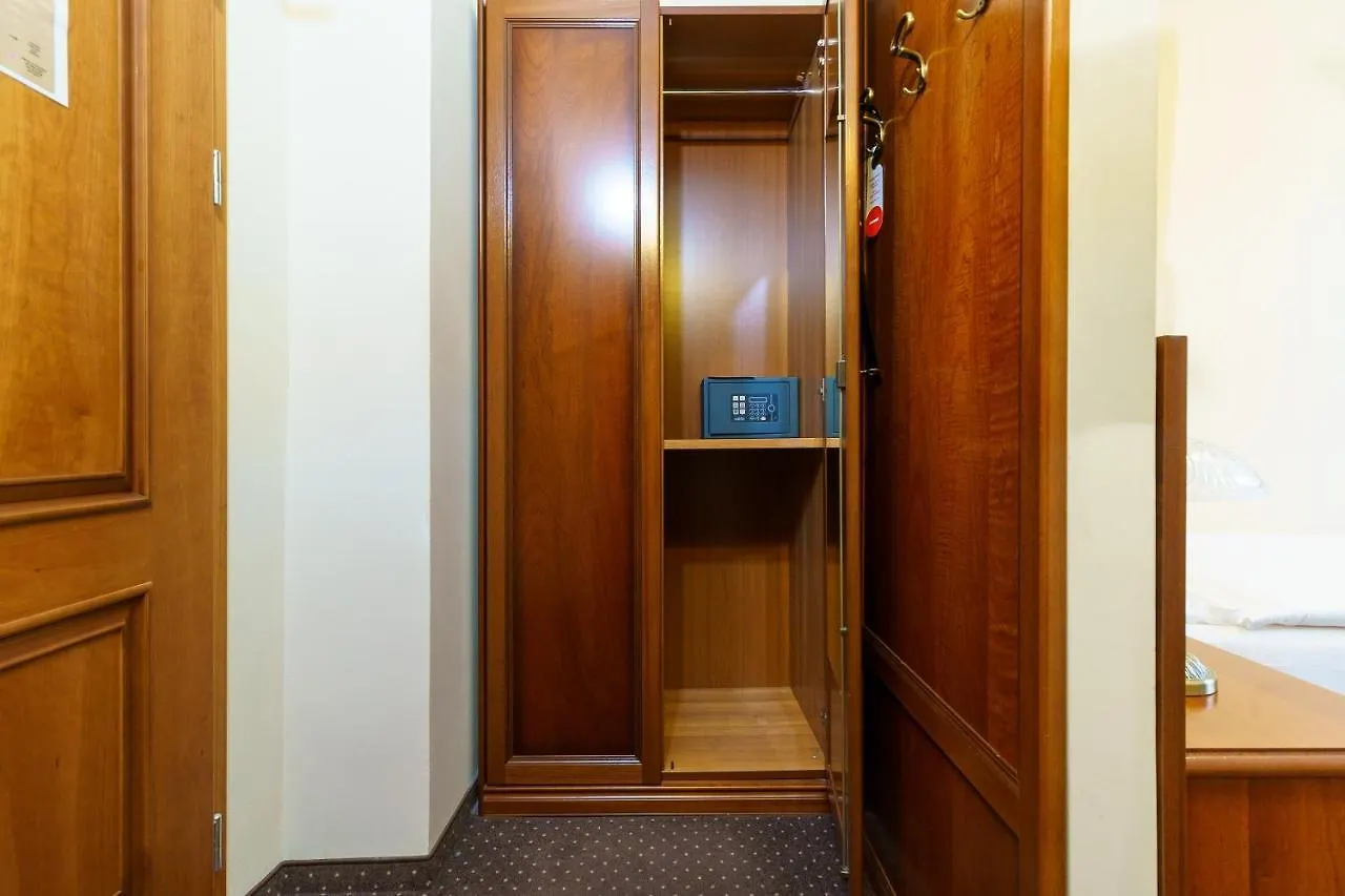 Spa Hotel Anglicky Dvur Karlowe Wary Czechy