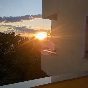 apartmani-sanja-klenovica.primorje-gorskikotar.com/