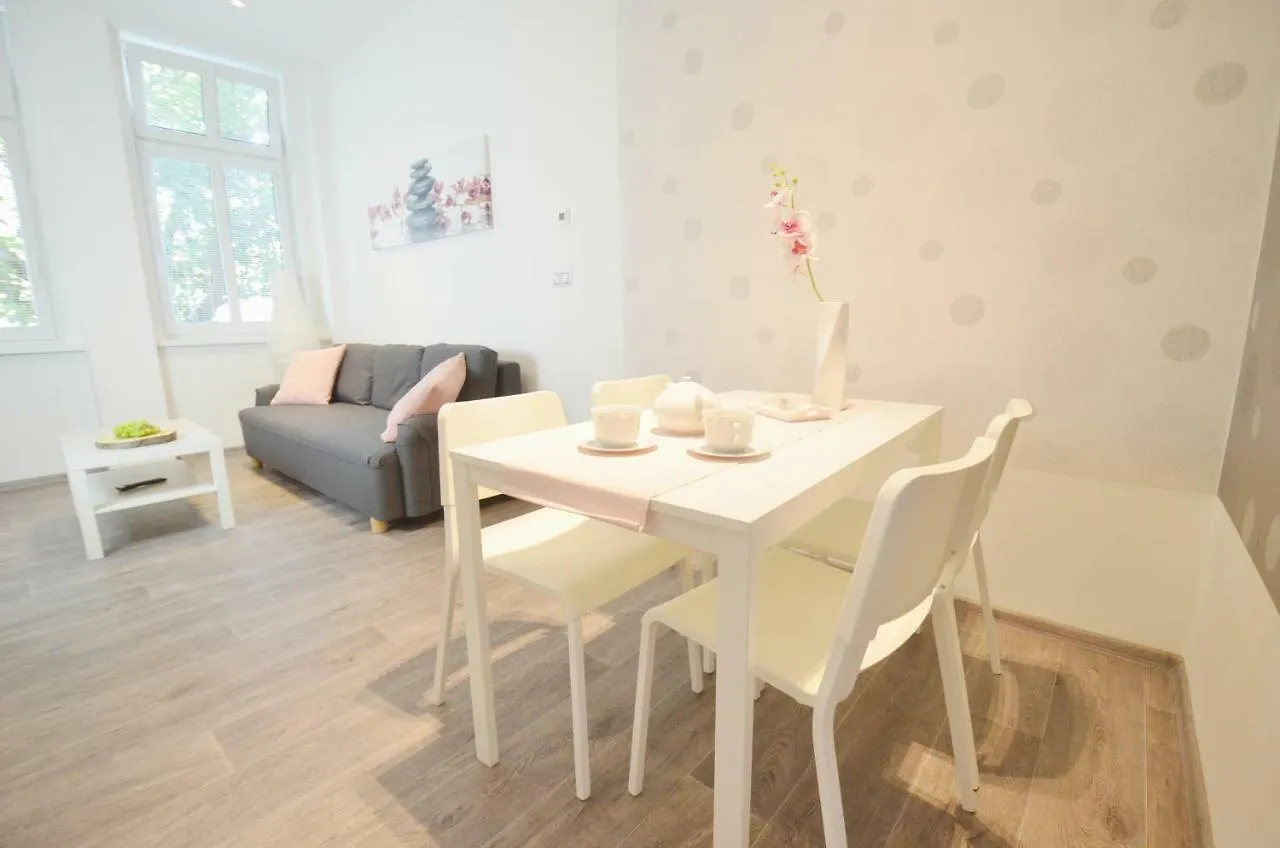Apartmany Jizdarenska Karlsbad Apartment