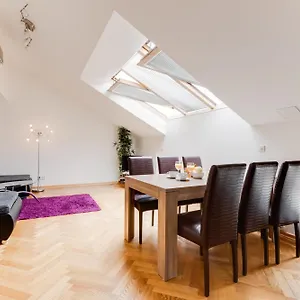 residence-bilkova.praguehotelsweb.com/