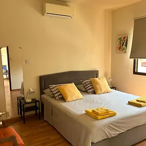 https://extremely-comfy-apt-with-spacious-private-terrace-10min.larnacahotels.org