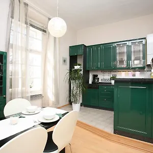 https://apartment-karolina.praguehotelsweb.com