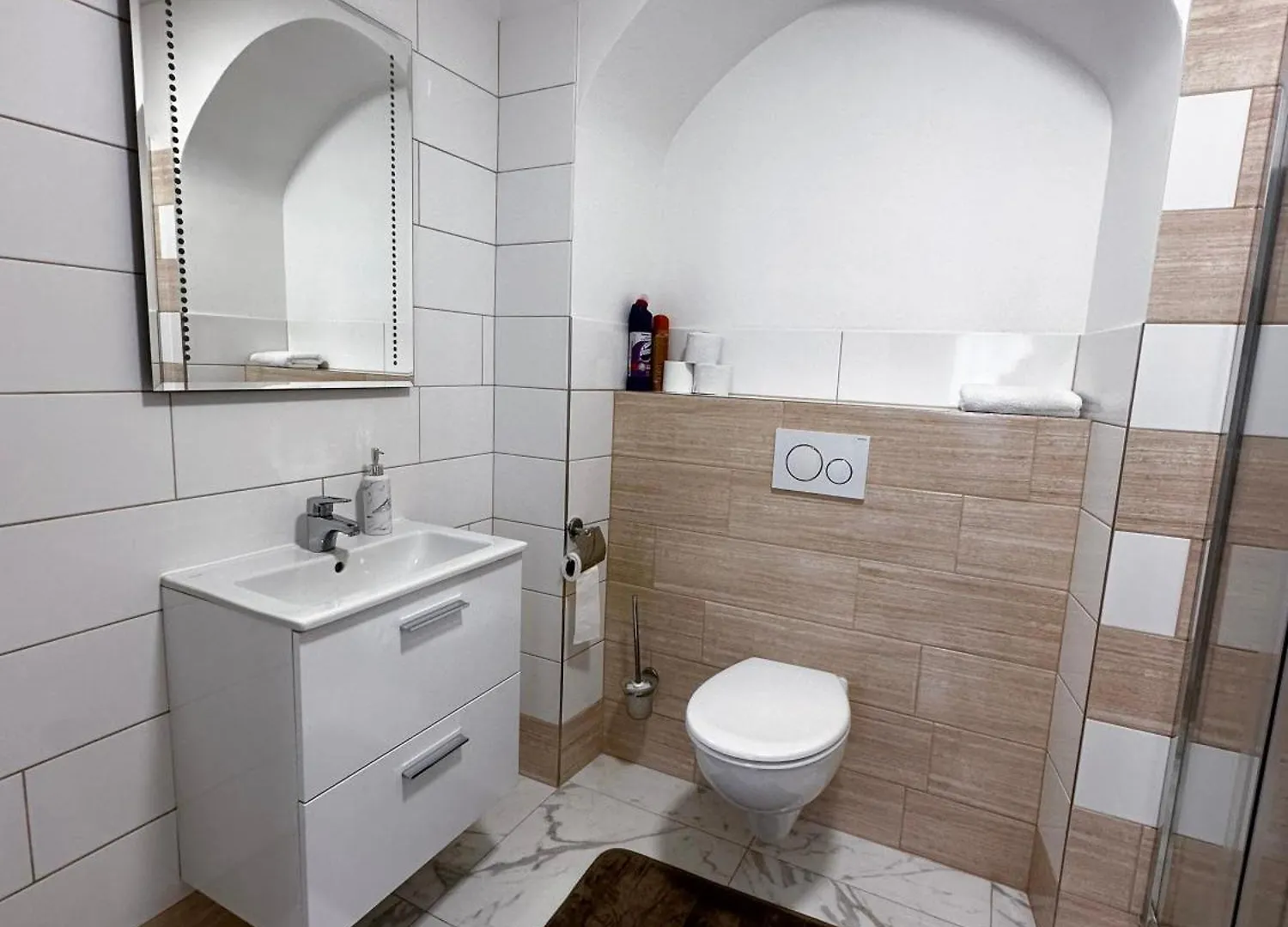 Apartments Paderewski Карловы Вары 0*,
