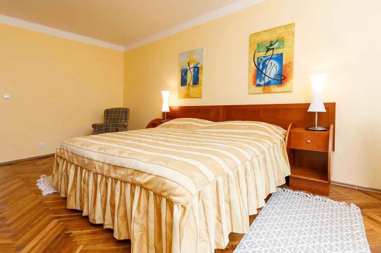 Apartments Tgm 11 Карловы Вары 0*,