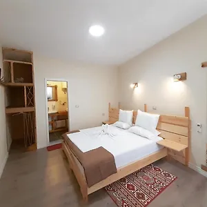 Guest house At Pikotiko's - City For Rent 