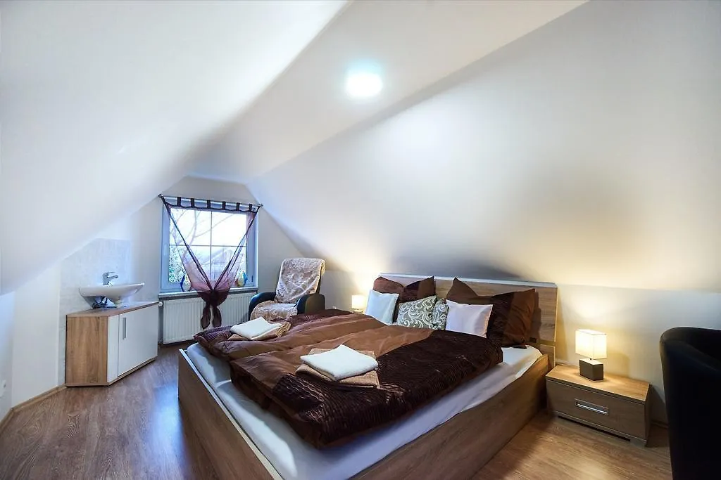 Bluestars Apartments Karlsbad Gasthof