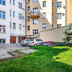  Apartment Happy Family
