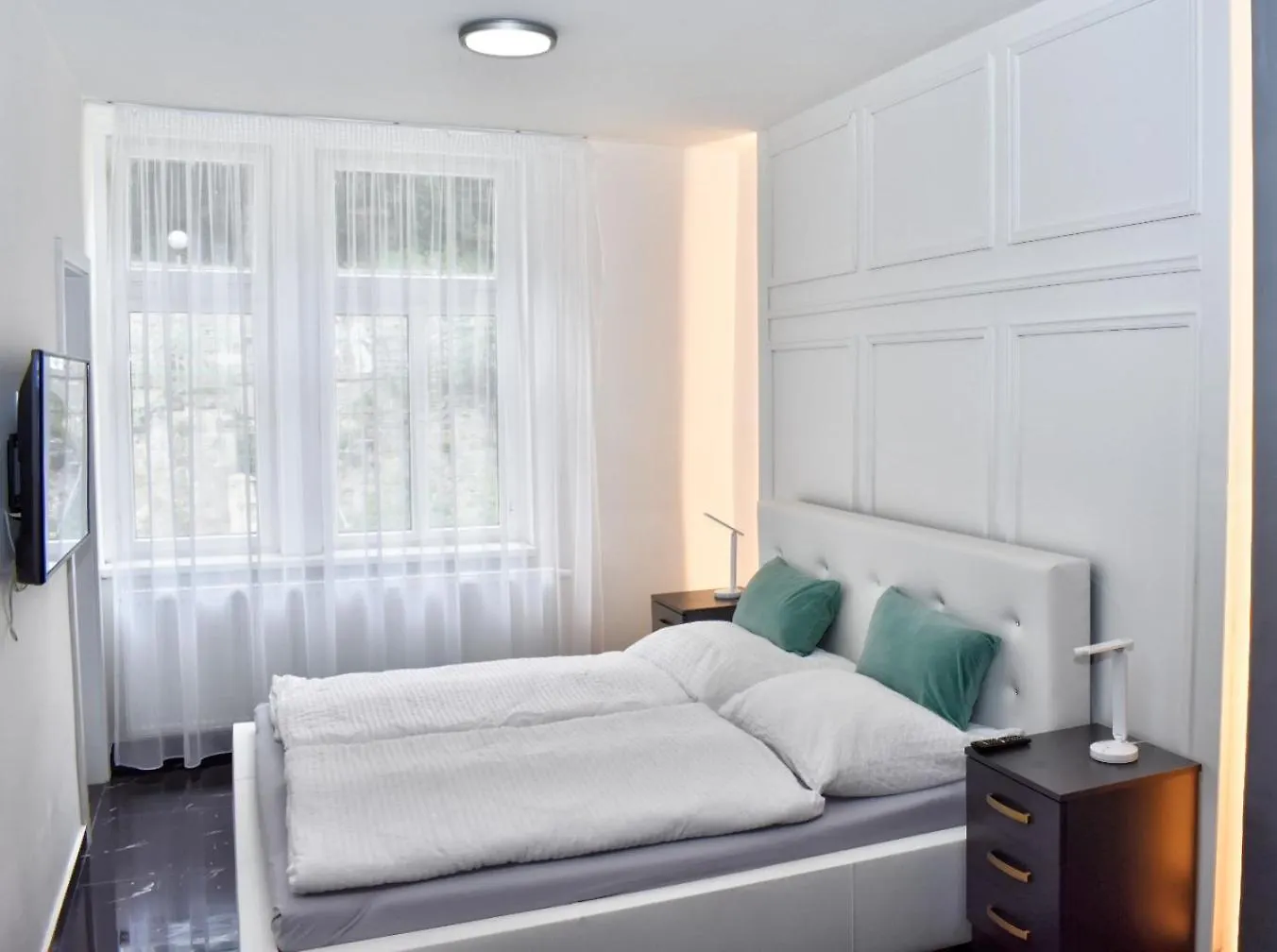 Boutique Apartment Owned By Emperor Peter The Great With 2 Balconies & Jacuzzi Karlsbad