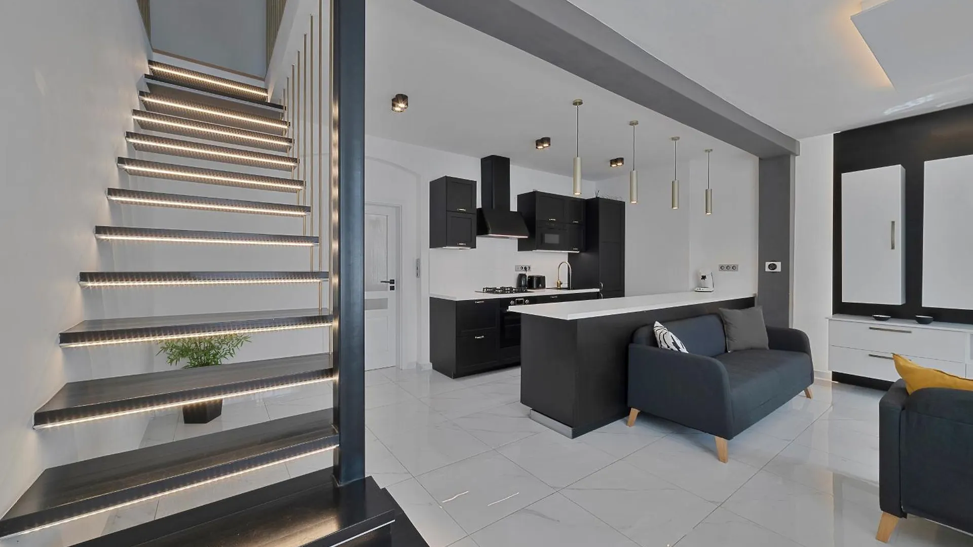 Boutique Apartment Owned By Emperor Peter The Great With 2 Balconies & Jacuzzi Karlsbad