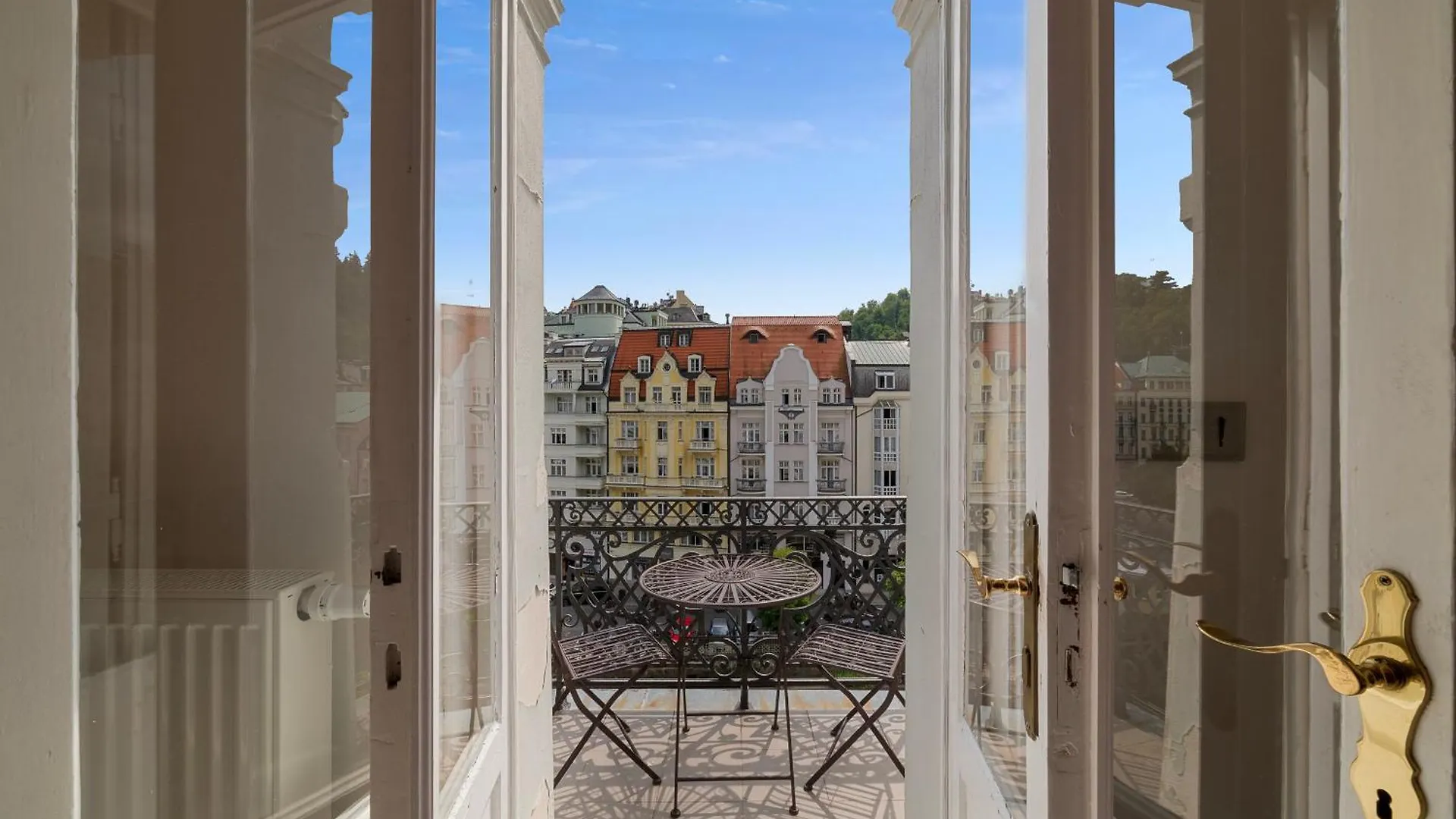 Boutique Apartment Owned By Emperor Peter The Great With 2 Balconies & Jacuzzi Karlsbad