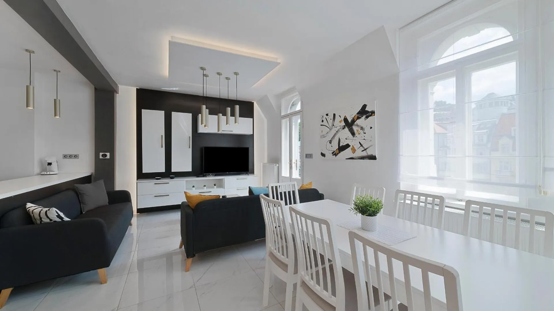 Boutique Apartment Owned By Emperor Peter The Great With 2 Balconies & Jacuzzi Karlsbad