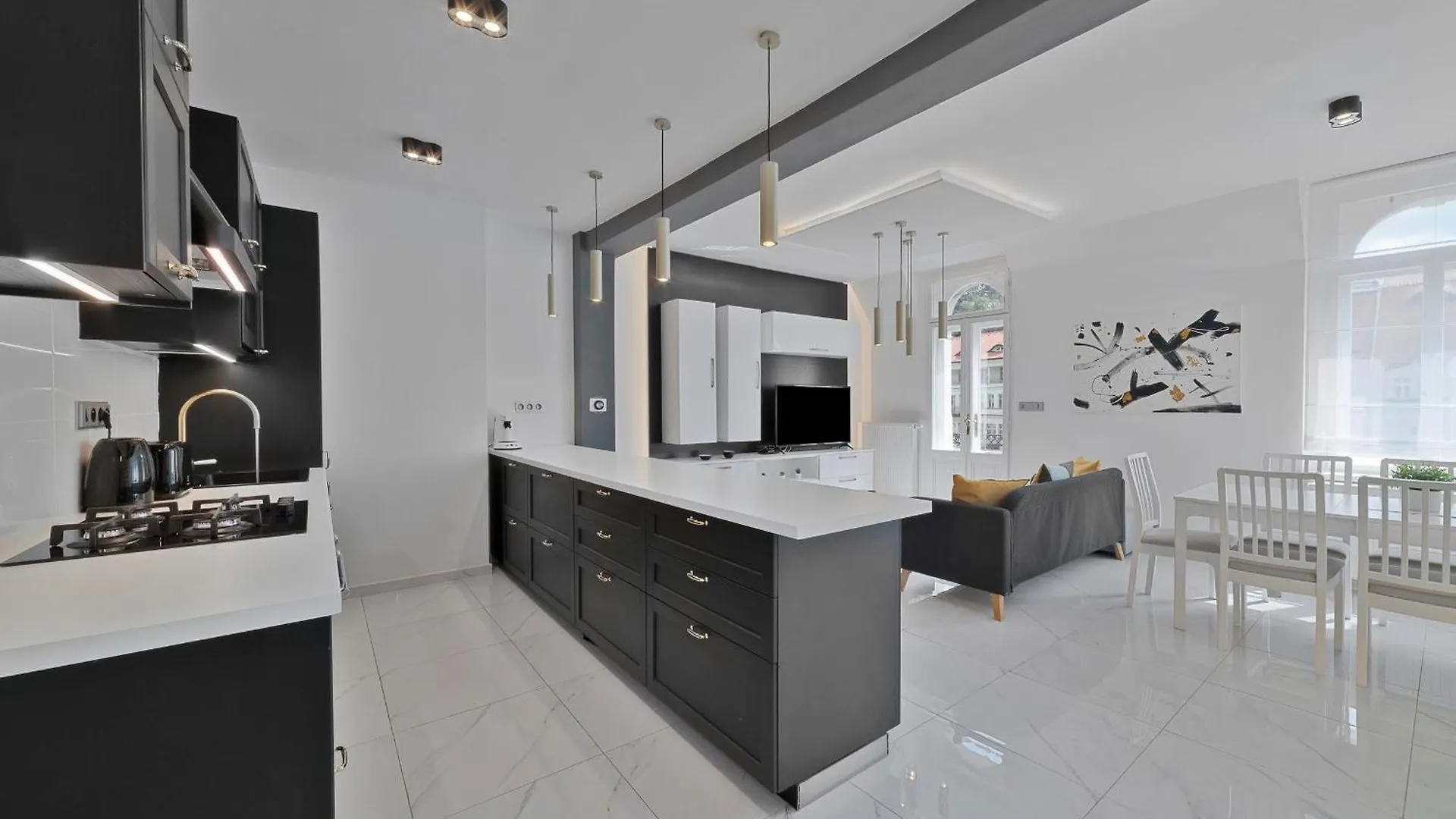 Boutique Apartment Owned By Emperor Peter The Great With 2 Balconies & Jacuzzi Karlsbad