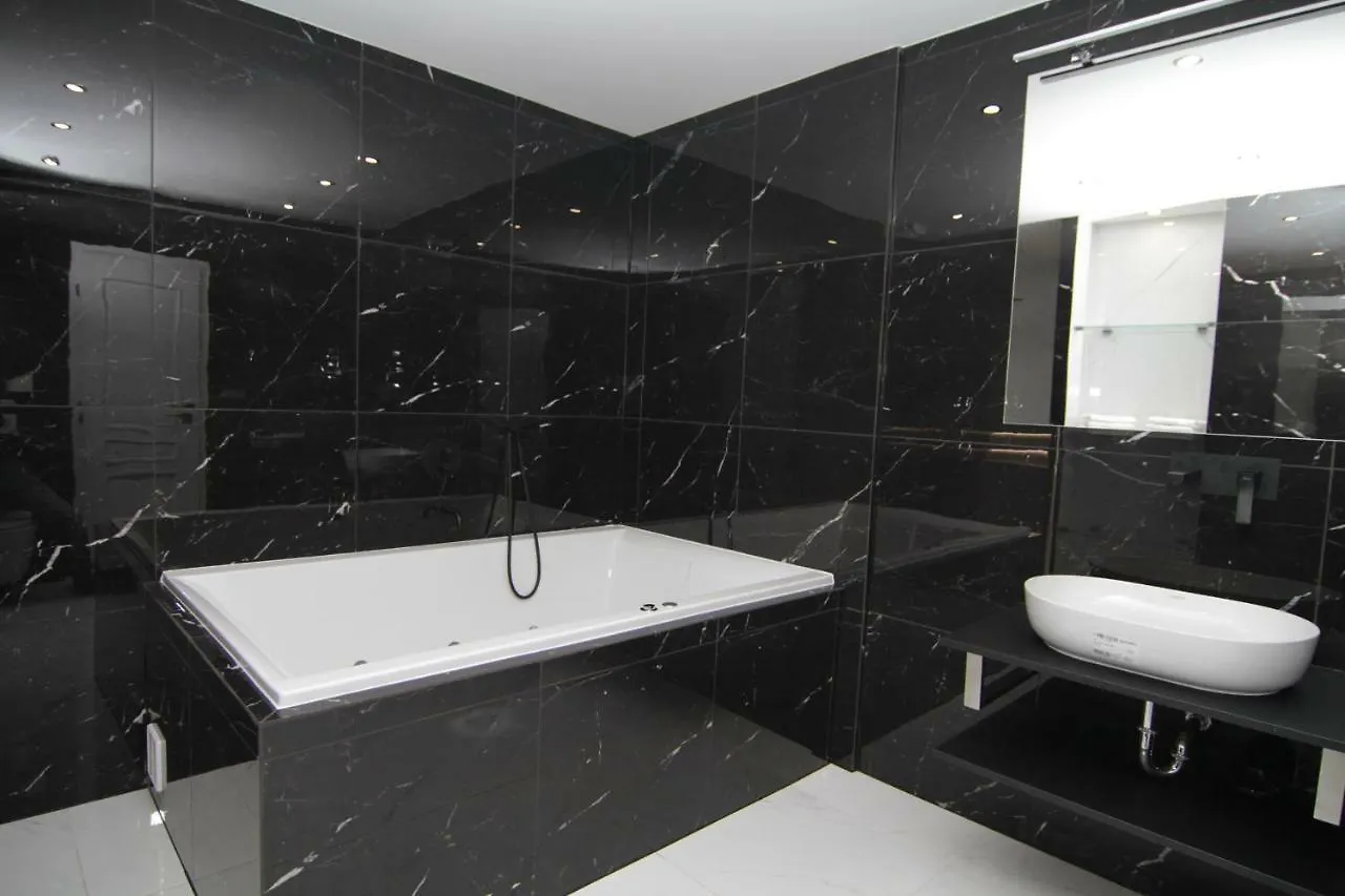 Boutique Apartment Owned By Emperor Peter The Great With 2 Balconies & Jacuzzi Karlsbad 0*,