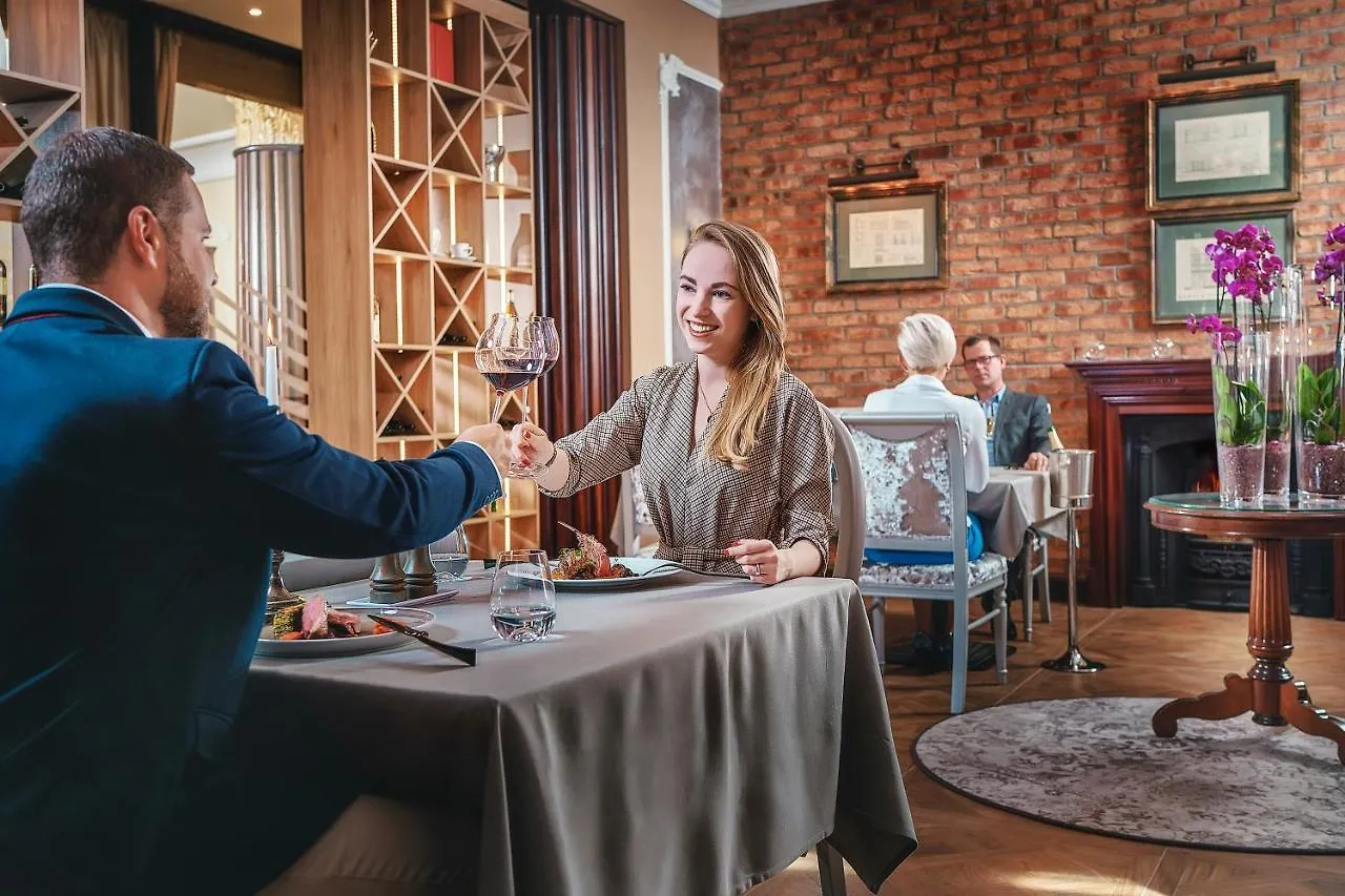 Carlsbad Plaza Medical Spa & Wellness Hotel Karlovy Vary
