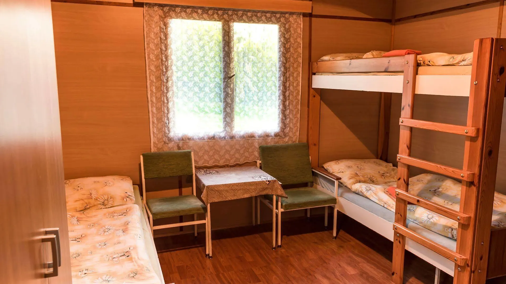 ** Kompleks wypoczynkowy Camp Vary - Vitkova Hora - Veitsberg Karlowe Wary Czechy