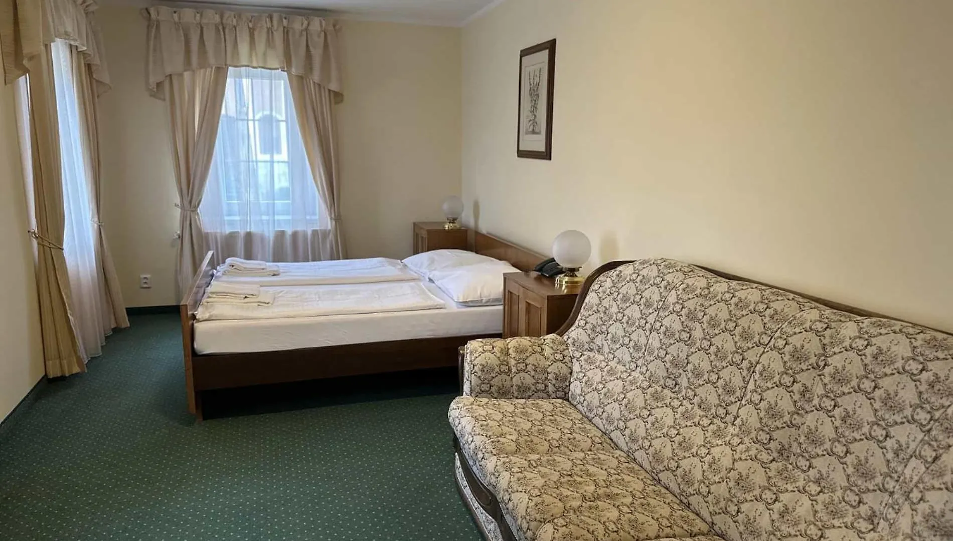 Hotel Chateau Cihelny Карловы Вары 4*,