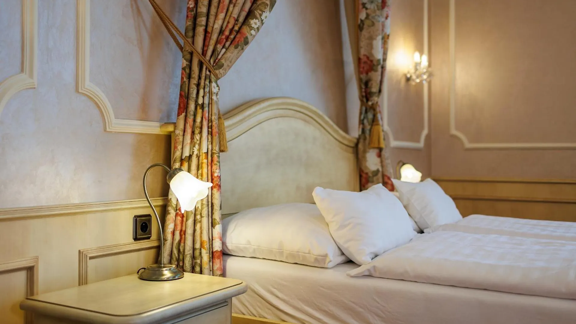 Hotel Chateau Cihelny Карловы Вары