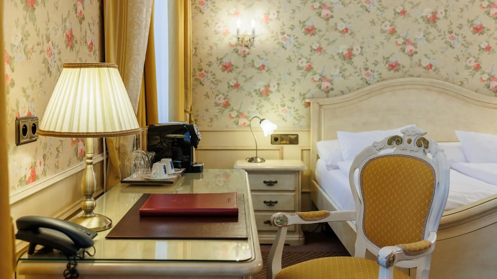 Hotel Chateau Cihelny Карловы Вары 4*,