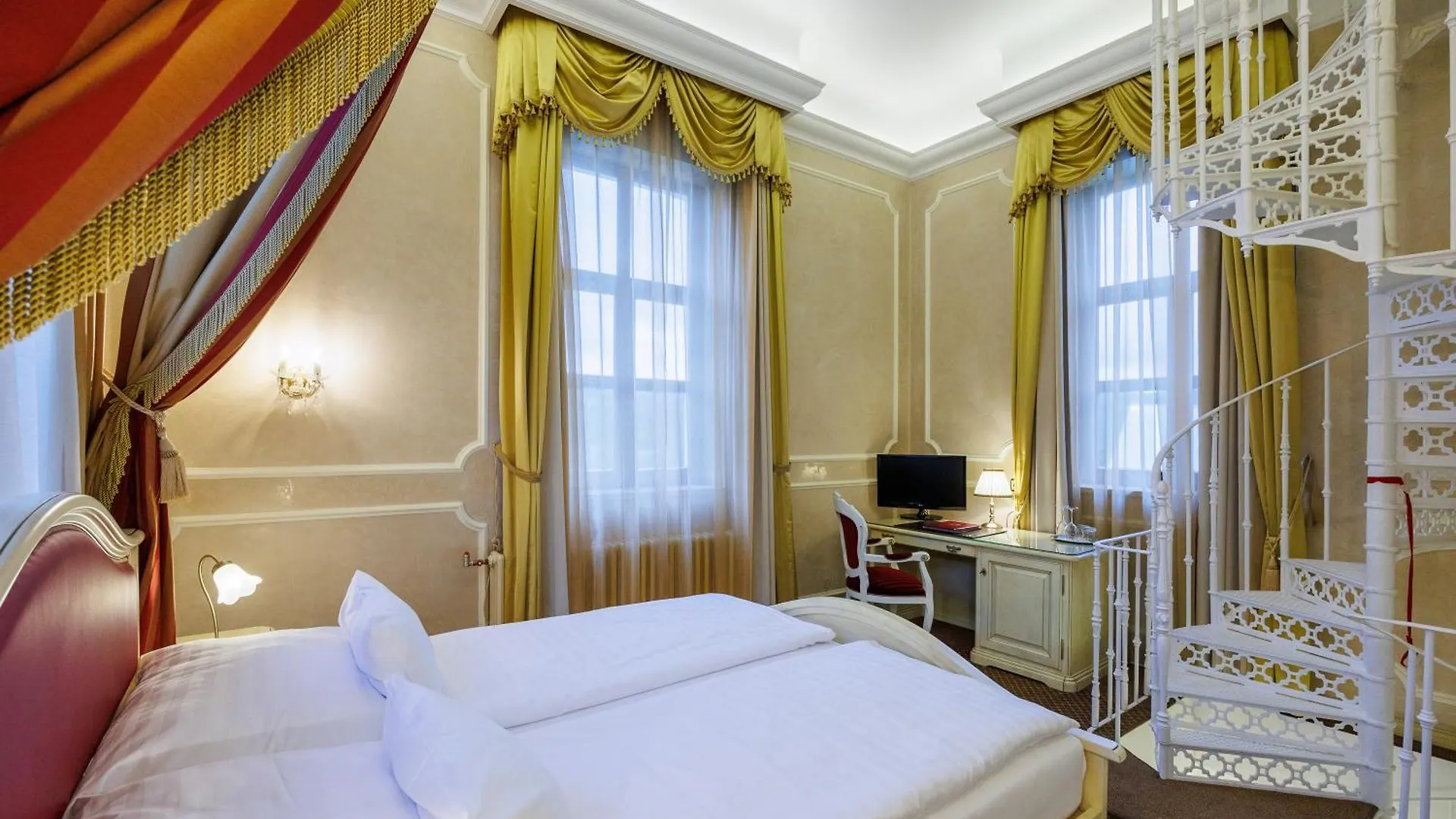Hotel Chateau Cihelny Карловы Вары 4*,