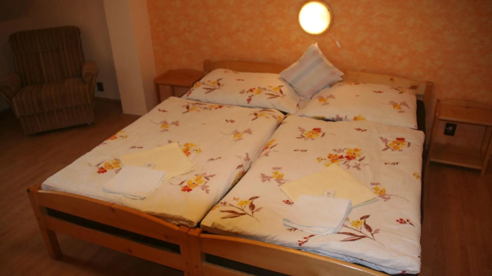Hotel Chebsky Dvur - Egerlander Hof Karlovy Vary 3*,  República Checa