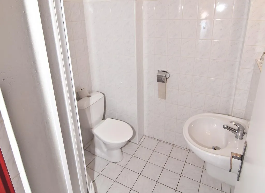 Domov Mladeze A Skolni Jidelna Karlovy Vary Hotel