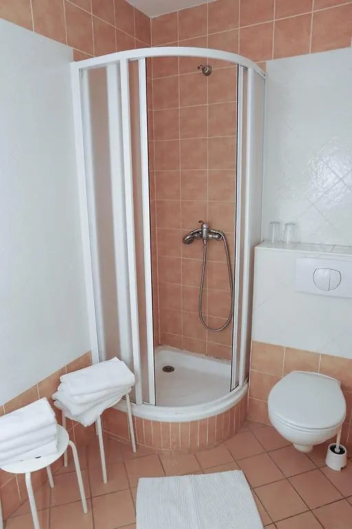 Hotel Dubina Kyselka  Gasthof Kyselka (Karlovy Vary)
