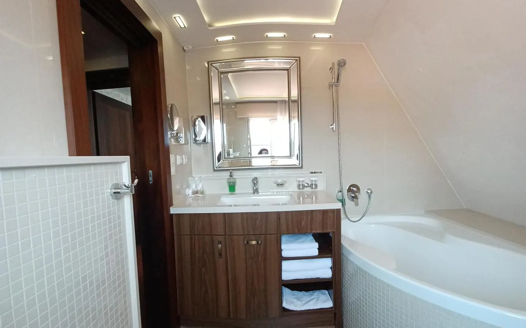 Hotel Dvorana Karlsbad 4*,