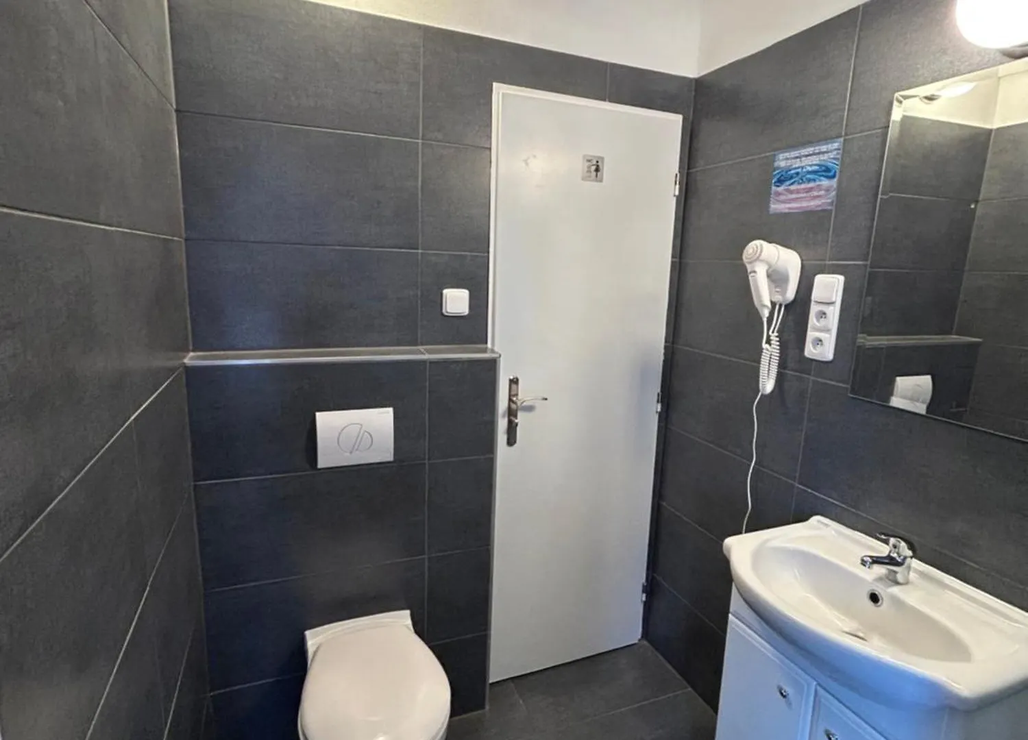 Dvur Stran & Wellness Hotel Karlsbad 3*,