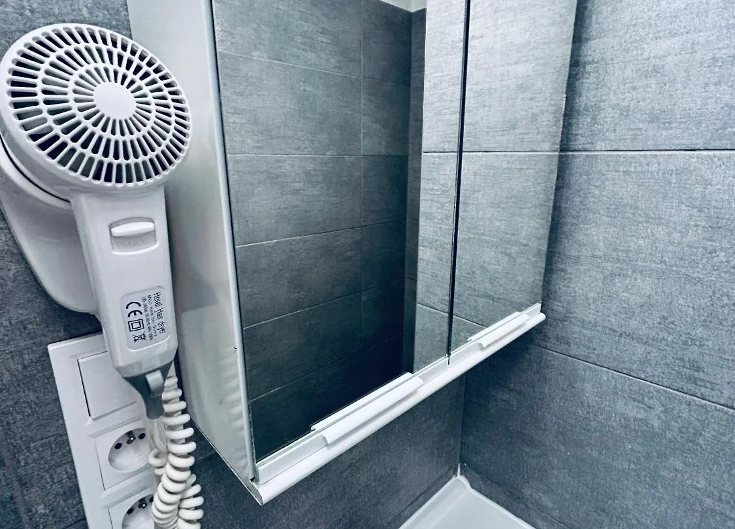 Dvur Stran & Wellness Hotel Karlsbad 3*,