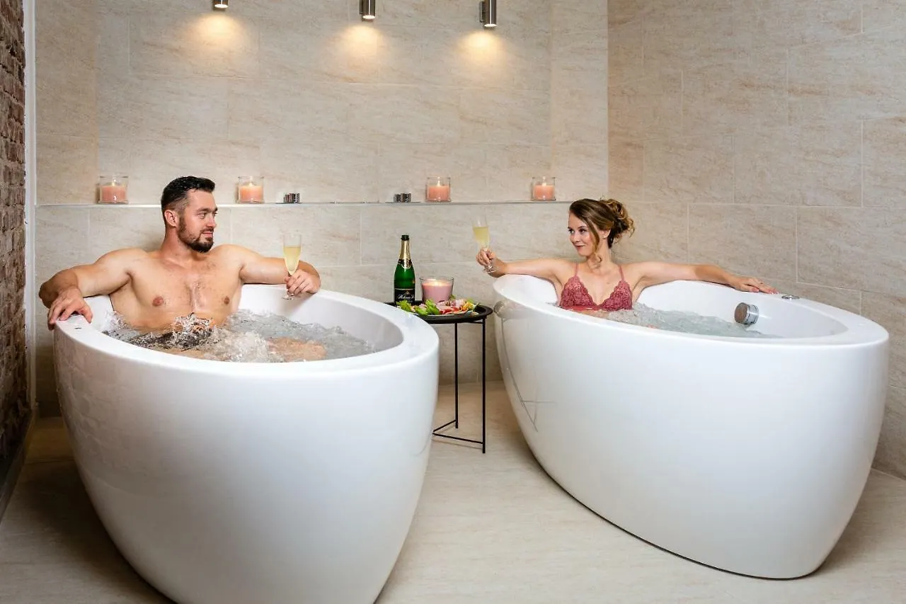 Dvur Stran & Wellness Hotel Karlovy Vary Guest house
