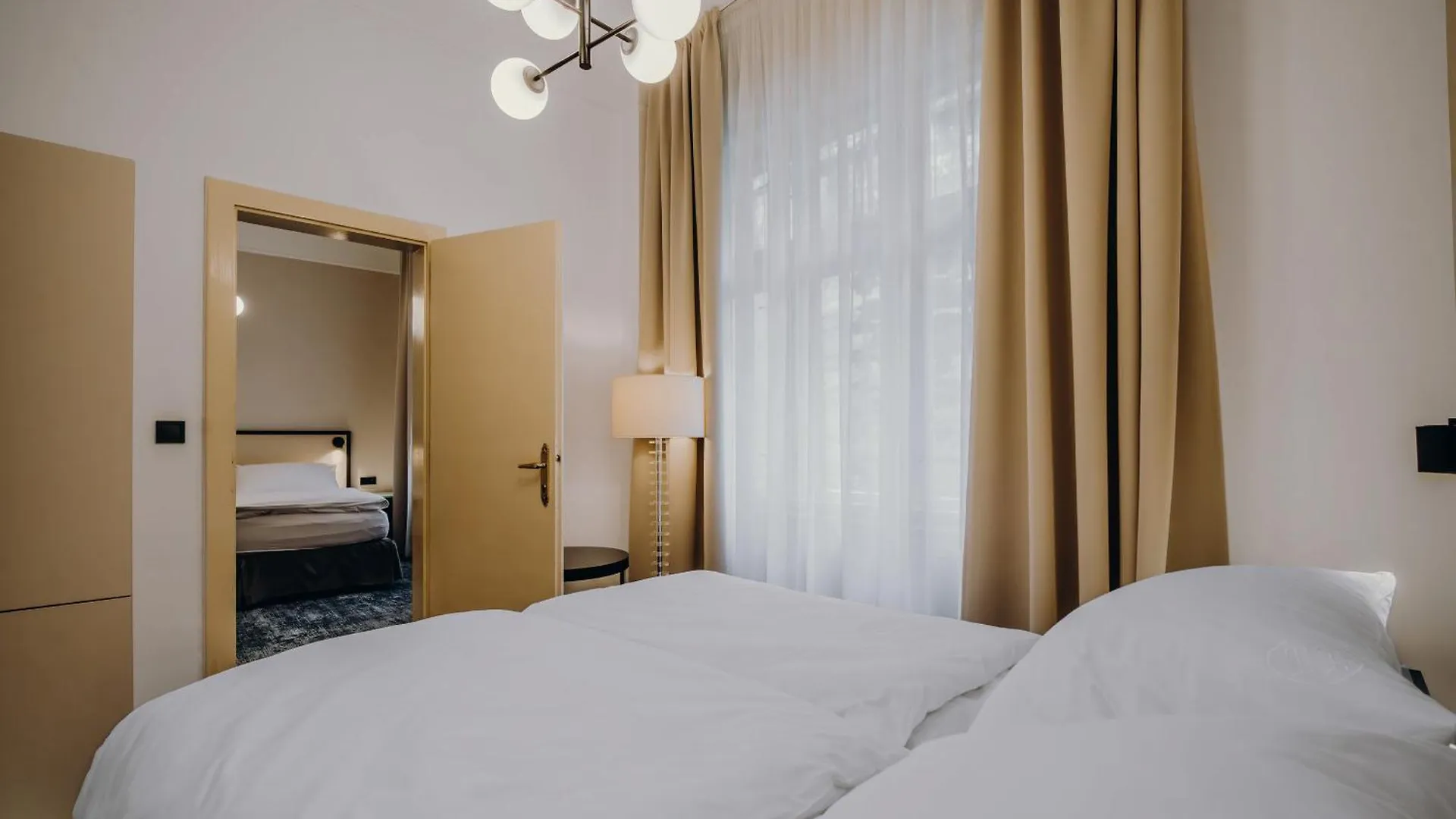 EA Hotel Esplanade Karlovy Vary 4*,