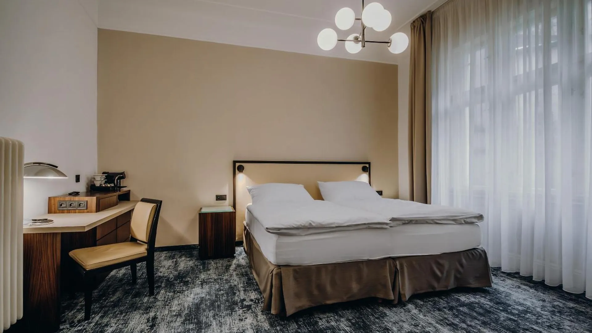 EA Hotel Esplanade Karlovy Vary 4*,  República Checa