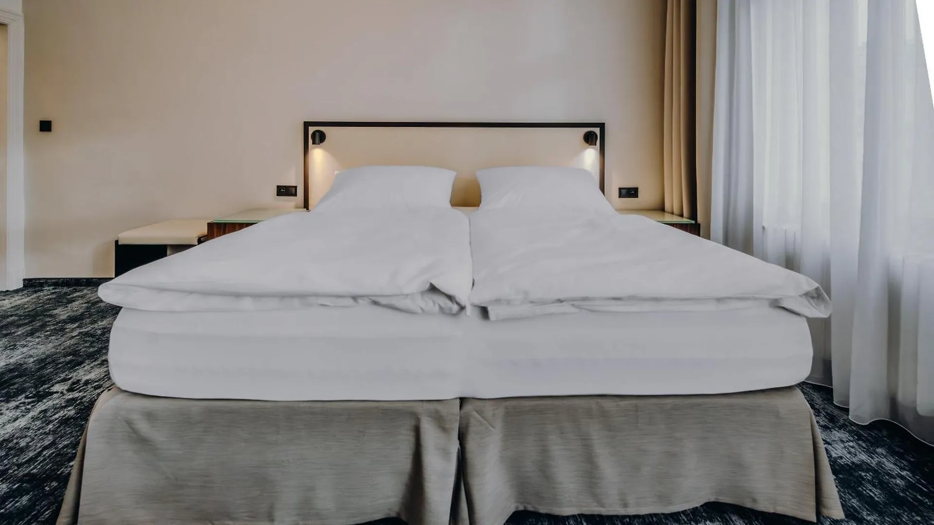 EA Hotel Esplanade Karlovy Vary 4*,  República Checa