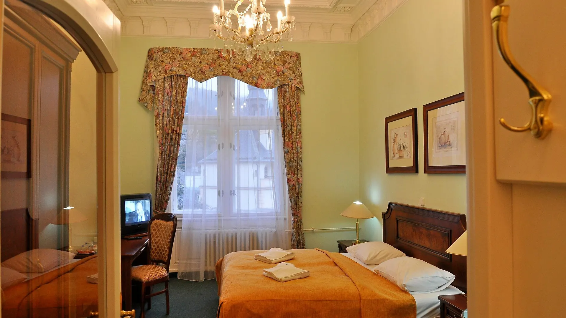 Hotel Ester Карловы Вары