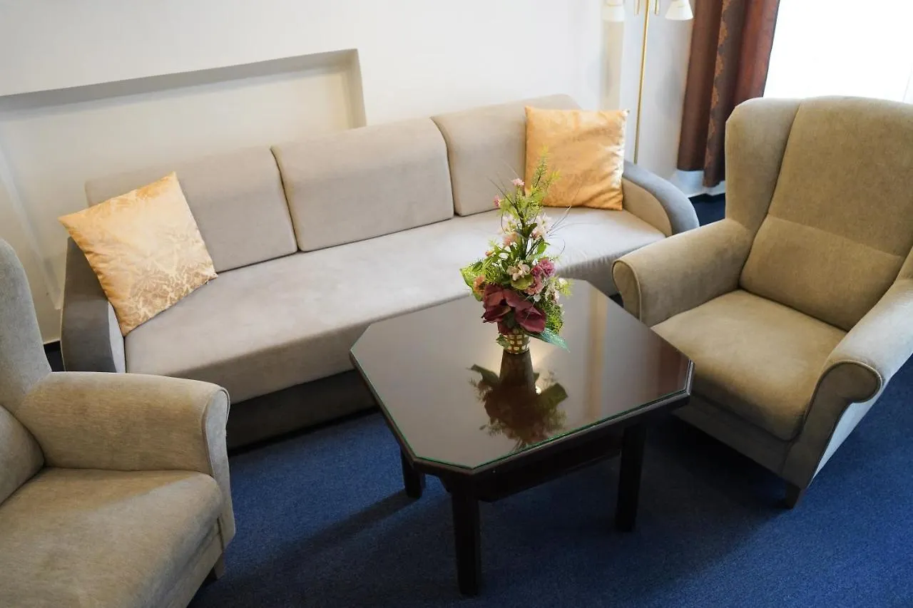 Ea Apartmany Mozart Karlsbad 3*,