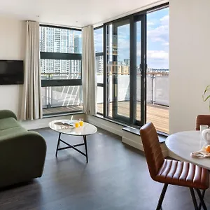 https://marlin-canary-wharf.cambridgehotelsuk.com