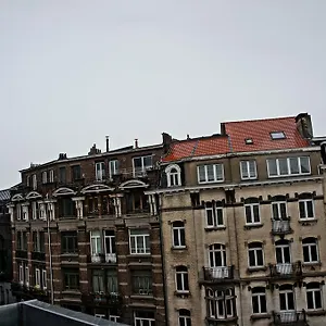 https://es-hostel.brusselshotelsbook.com