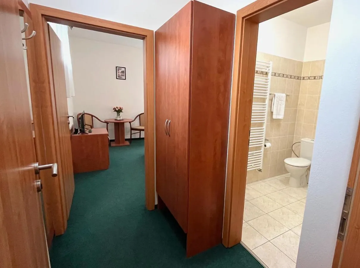 Golf Hotel Karolina Karlsbad 3*,