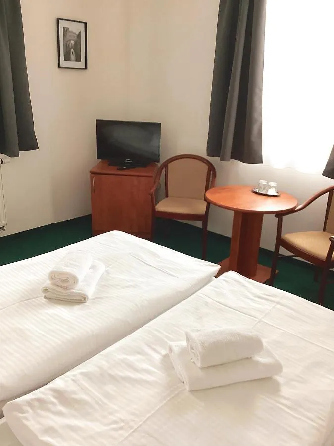 Golf Hotel Karolina Karlsbad 3*,