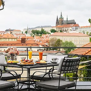 Four Seasons 5*, Prag Çek Cumhuriyeti